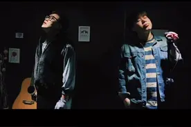 在线急等！这首新歌给取个啥名字好？《每当我走过这条街》 《关于你的记忆》 《躲不过你》视频封面