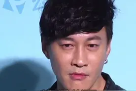 #何润东 与妻子结婚多年无绯闻，无论是事业还是家庭都兼顾的非常好，偶像了！视频封面