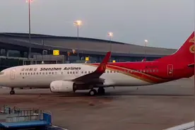 实拍西藏航空TV9813航班，由重庆飞往拉萨视频封面
