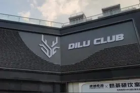 广州“23人感染酒吧”负责人发声：有顾客和员工阳性，平时戴口罩上班，酒吧每三天消杀一次，没想到还是中招视频封面