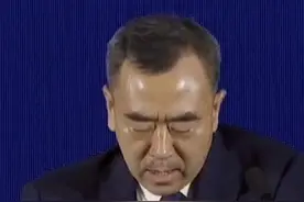 经基因测序，结果显示为新冠病毒奥密克戎变异株BA.5.2.1，与该隔离酒店7月7日确诊的境外输入病例新冠病毒基因测序结果高度同源。#青岛 #疫情防控 视频封面