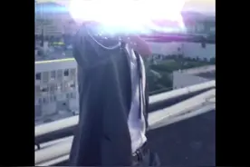 变身巨大化奥特曼教程#奥特曼变身 #轻而易剪 @剪映 @DOU+小助手