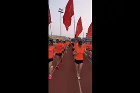 星火长跑俱乐部用奔跑的方式，向八一建军节献礼视频封面