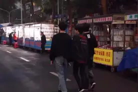 帅哥逛街。#刘耀文 #贺峻霖 #宋亚轩视频封面