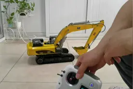 教你怎么开挖掘，液压模型挖掘机操作方法视频封面