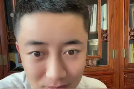 裙子越短经济越繁荣，哪里美女扎堆哪里经济腾飞#关立新 #涨知识 @抖音短视频视频封面