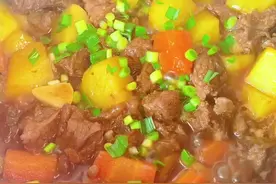 很多亲让我分享一个不放辣椒的牛肉，今天的牛腩炖土豆没放一点辣椒，老公和儿子都说非常好吃，连汤汁都能泡几碗饭。#牛肉炖土豆 #家常菜