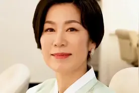 韩国阿姨上完妆后，清透自然，美得有亲和力又有气质#时尚 #美女视频封面