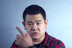 戴在手上的手机你见过吗？@Jeep智能表 #jeep智能表 #jeep黑骑士视频封面