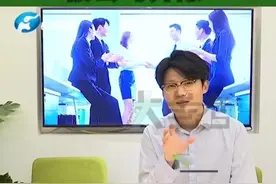 夏天穿短裤上班，竟被公司开除？职场着装到底怎样合适？#穿短裤上班 视频封面