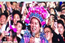 #周杰伦 演唱会上的观众一个比一个沙雕哈哈哈😄视频封面