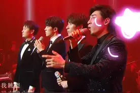 #声入人心男团 演唱《没离开过》，无畏无惧大步向前，SV冲鸭#歌手当打之年 #我在抖音看综艺 #歌手视频封面