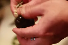 秋葵必须吃熟的，没毛病#皮蛋拌秋葵 #抖音美食推荐官