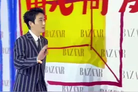 今天#朱一龙 条纹西装造型也太帅了吧！这是霸道总裁出来营业了吗！😍#娱乐评论大赏 #时尚芭莎慈善晚宴视频封面