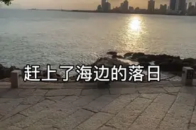 所以你一定要试试，一个人的旅行。#一个人看海有多治愈 #治愈 #旅行 #大海 #看海视频封面