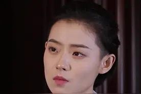 女 扮 男 装激励公司接班人，没想到会卷入一场惊 心 动 魄的迷 局……