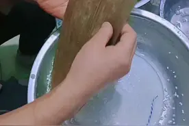 糯米，大枣，粽叶都是提前泡两小时，包好上锅煮，开锅慢火煮40分钟，焖15～20分钟即可视频封面