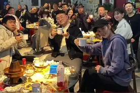 这个老板太年轻，不知道我们是听着@高进AG 的歌长大的🤣#大石桥联盟 #音乐人值周号