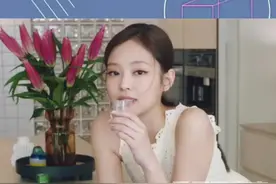 #Jennie 代言初饮初乐，还没开始喝就已经为妮醉了！#blackpink视频封面