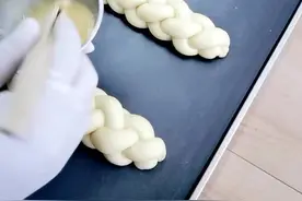 面包刷蛋液的小技巧#面包 #小技巧视频封面