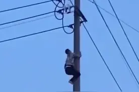 江苏常州27岁男子徒手攀爬10千伏电线杆，顺电线攀爬晃荡，8小时后获救！#一直dou在你身边视频封面