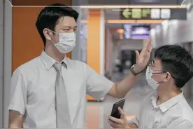乘车遇到“扫码族”，你可以这样做#地铁出行#文明出行靠大家#文明出行靠大家  视频封面