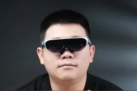 随时随地就能体验百吋巨幕观影是一种什么样的体验呢？Rokid Air AR智能眼镜了解一下？#RokidAR眼镜 #不低头运动视频封面