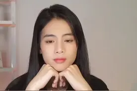 🍎iPhone自带输入法真的太太太好用啦|||hello我是大博 今天带来了苹果原生键盘的隐藏功能 无论是打字还是生活应用，使用频率都很高 1⃣️检查手机真伪 2⃣️一键长按 选择文字位置 更换拷贝文字图片 锁定大写字母 标点符号快捷输入 拼音音节，数字多种形式 emoji表情肤色选择 3⃣️句号快捷键 4⃣️自定义短语（设置好了抢票，抢课很方便） 5⃣️语音输入（支持方言版） 6⃣️模糊音设置 学会了赶紧用起来吧！打字真的快了好多，爽到起飞 #一起聊数码  #输入法  #苹果  #苹果手机  #一人一个iPhone使用技巧视频封面