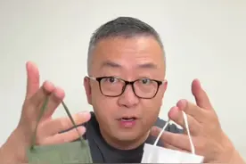 口罩正反面你分得清吗？很多人呀都戴反啦，快自查！@金子的快乐生活 #口罩 #健康 #出门必备 #误区视频封面