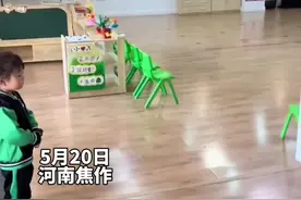 去开家长会，遇到当接待的闺女……下一幕爆笑视频封面