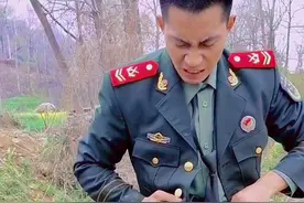 危难时刻展身手！我们可以永远相信中国军人#致敬中国军人 #武警 #兵哥哥的爱 #男孩意外落水兵哥哥跳水救人视频封面