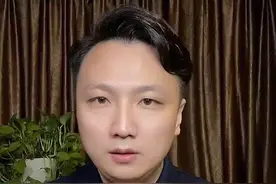 真的拿她没办法吗？当然不是#老人故意推到摩托损失近万元 #大v说 #大v快评视频封面