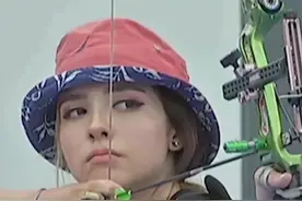 她射中的不是靶子，射中的是你们的心！#颜值 #射箭视频封面