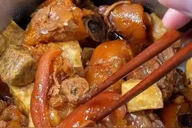 不会烧猪脚的把这个做法收藏一下，说不定哪天用得上#趣胃大比拼 #美食趣胃计划 #红烧猪蹄 @DOU+小助手视频封面