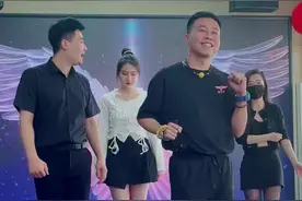 #感谢抖音我要上热门 #桃花运广场舞 #抖音热门 #灵魂舞者 @霹雳舞大叔. @元一火锅（总店）