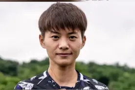 开启第三次留洋！#王霜正式签约路易斯维尔竞技 #王霜 #女足 视频封面