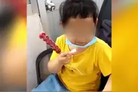 萌娃迷路求助消防员蹭吃3根糖葫芦：我在手机里看过你们灭火！视频封面