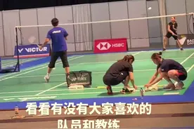 看看大家都认识哪些国羽队员和教练...祝国羽在#丹麦公开赛 中再创佳绩！#羽毛球 #羽毛球比赛 #比赛现场 #羽毛球精彩片段视频封面