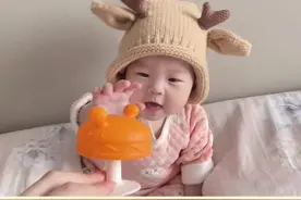 “三翻六坐七滚八爬周会走”记住宝宝的生长规律和每个月的护理要点轻轻松松带娃～#宝宝生长口诀 #新手爸妈 #带娃 #新生儿护理 #三翻六坐七滚八爬 #宝妈 #母婴 #育儿 @抖音短视频视频封面