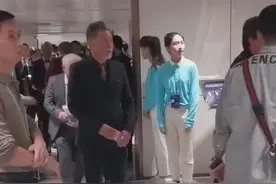 当大名鼎鼎的艺人协会会长#陈道明 遇见老艺人#牛犇 前辈，点头鞠躬握手，这就是中国传统美德尊老爱幼🔥，点赞！视频封面