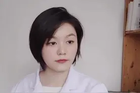 自闭症孩子的早期特征#儿童孤独症 #来自星星的孩子#健康科普3000问 #涨知识 #关爱儿童健康 #育儿 #医学知识科普 #医学科普 #健康科普 @小荷医典 视频封面