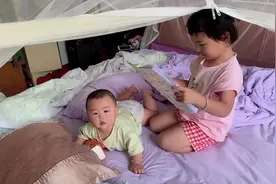 姐姐把弟弟当玩具玩，还说她在逗弟弟玩#人类幼崽成长记视频封面