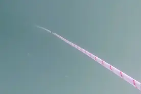 距离海岸线大约1300米，能见度8米左右， 水深18米的大连海底。视频封面