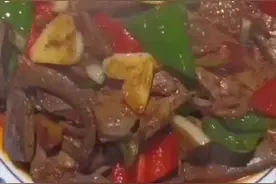 在家做美食 辣椒炒羊肝 你炒过吗？ 像我这样做味道鲜美好吃 学会给家人做吧！#你学会了吗 #爱生活爱美食 #美味下饭菜 #喀什美好推荐官 视频封面