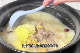 周末特意搞个榴莲炖鸡，一家人都补一补#好吃又营养视频封面