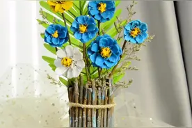 用树枝做成花瓶再随意搭配几朵松果花，简约又漂亮#变废为宝 #手工 #松果手工制作 视频封面