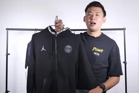 AJ？大巴黎？一件外套全“佩奇”！#足球 #aj #潮流穿搭 #ez推荐视频封面