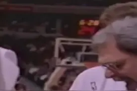 NBA十大顶级教练1：菲尔杰克逊！#篮球 #nba季后赛 @抖音短视频 视频封面