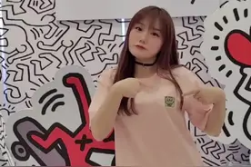 三福和凯斯哈林联名的服装也太好看了吧！性价比也可！各色各款都安排上！#发现三福不一young #浅尝一口夏天 #吃喝玩乐dou起来 #武汉探店 #快乐就这么简单 @三福百货 视频封面