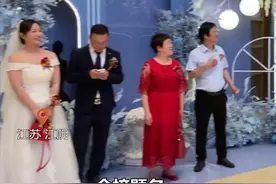 最美的相遇！6月8日，江苏江阴，新人结婚偶遇高考生，双方互送祝福：金榜题名，新婚快乐呀！视频封面